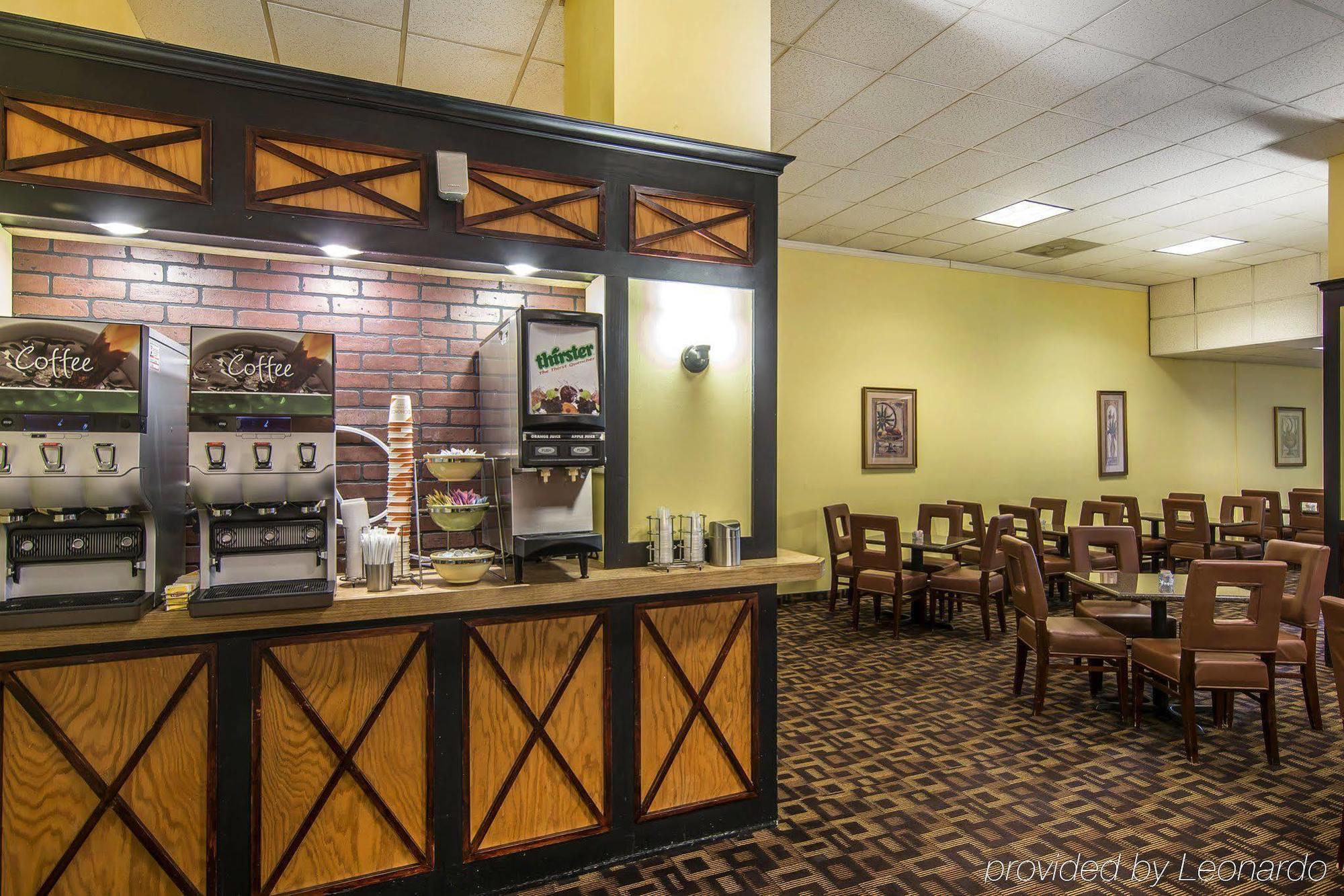 Quality Inn And Suites Conference Center Ричмонд Экстерьер фото