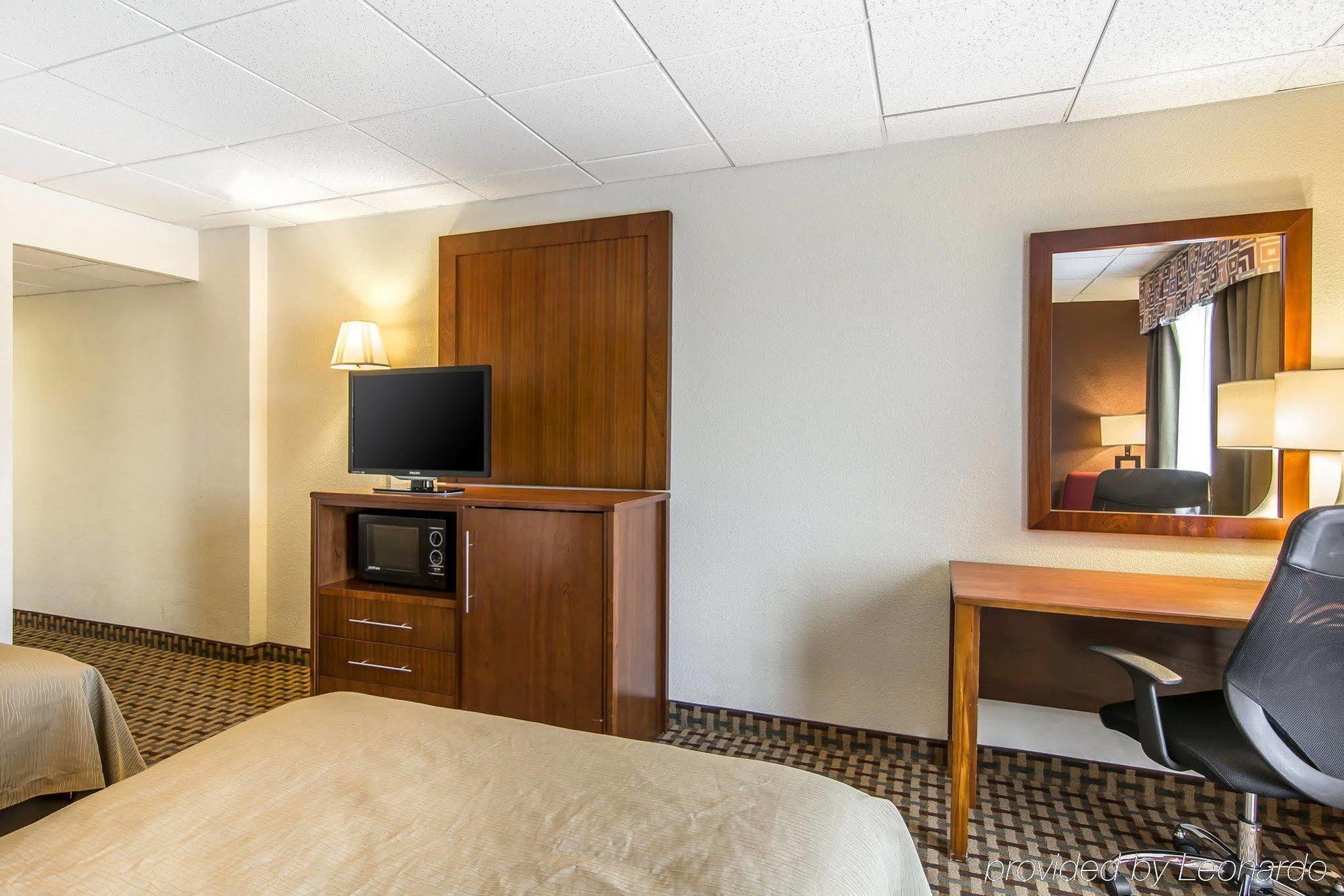 Quality Inn And Suites Conference Center Ричмонд Экстерьер фото