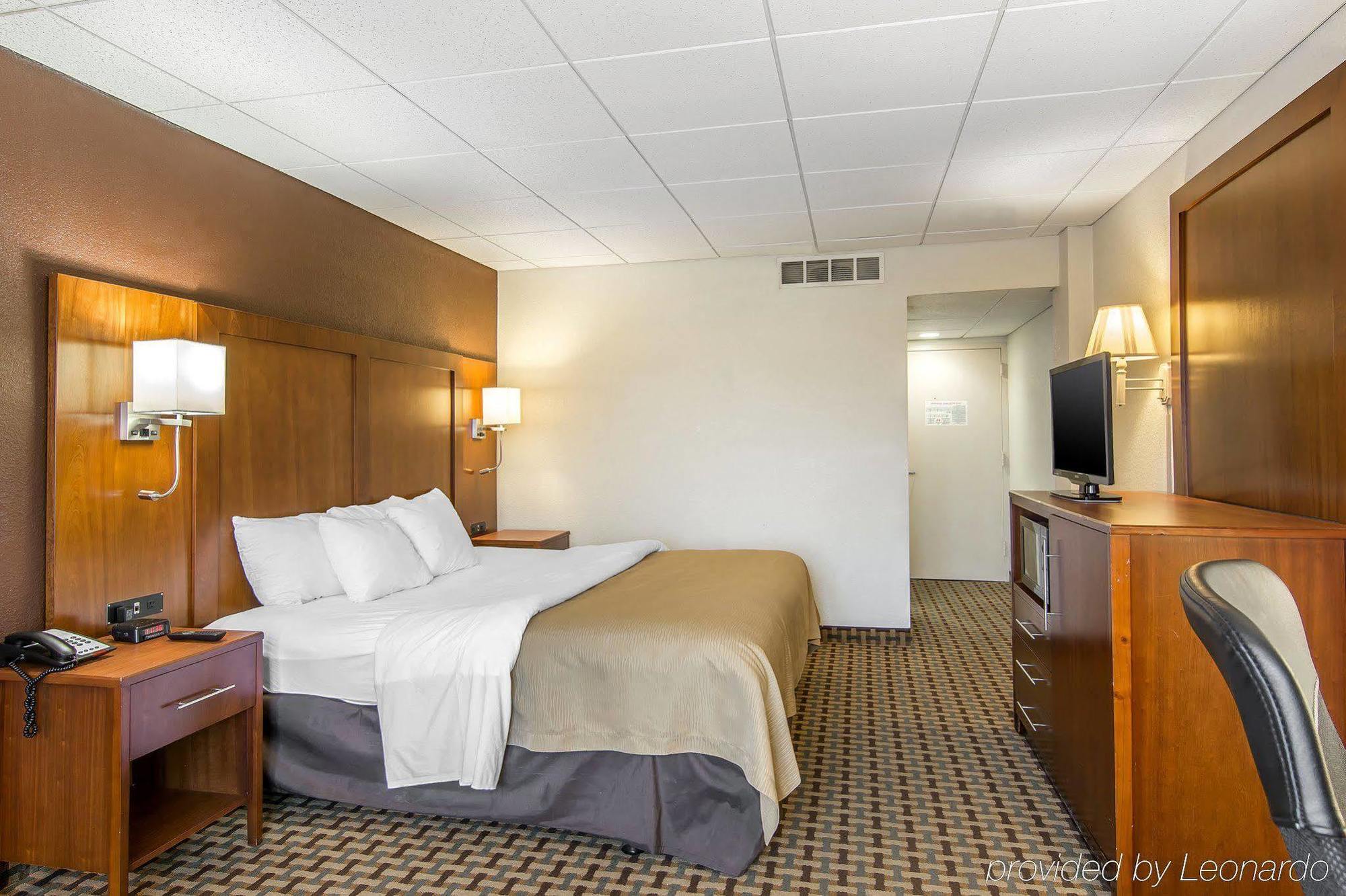 Quality Inn And Suites Conference Center Ричмонд Экстерьер фото
